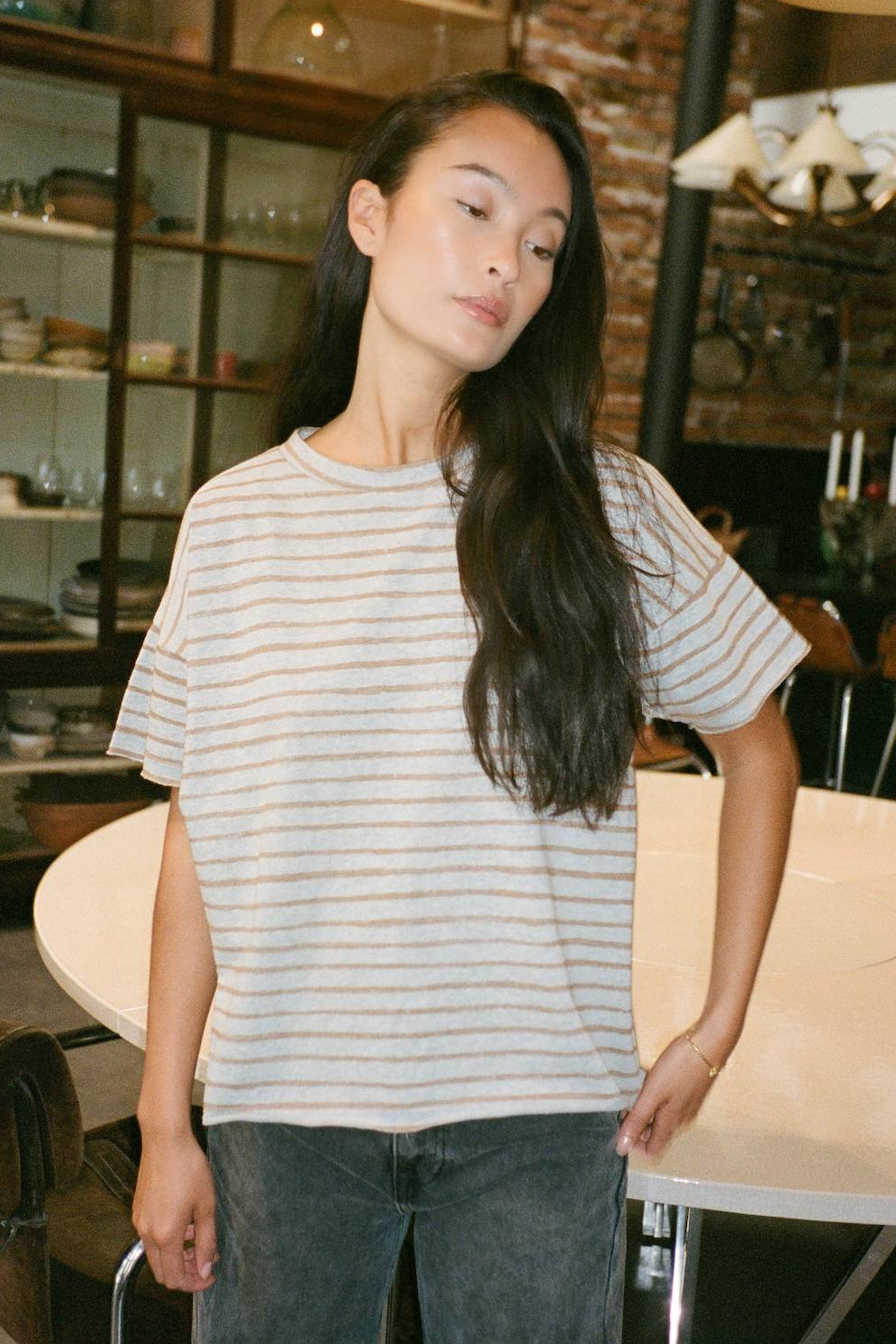 Rabens Saloner Margot Light Stretch Cropped T-shirt i grey honey – oversized cropped t-shirt med blød stretch-kvalitet.