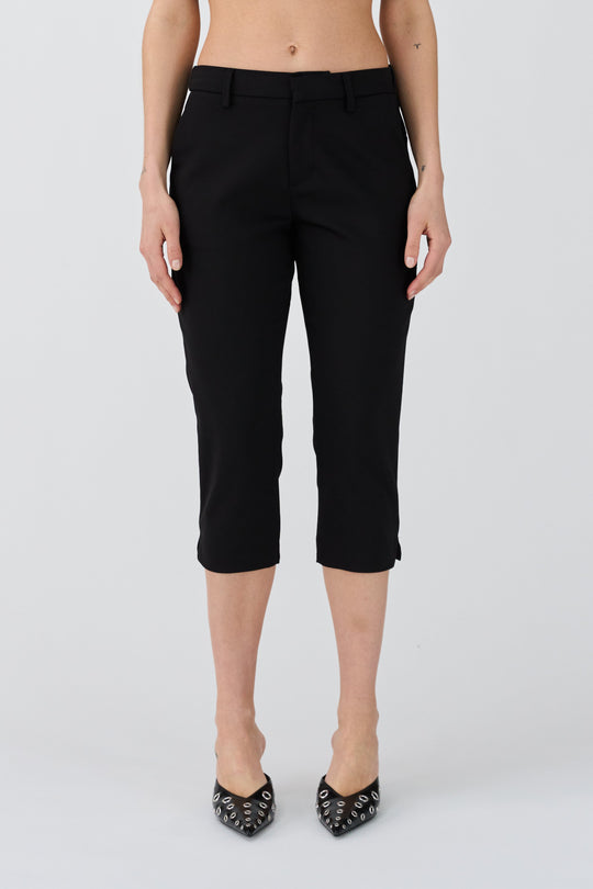 Sorte slim fit bukser fra IVY Copenhagen i blød bomuldsblanding med høj stretch og franske sidelommer. 