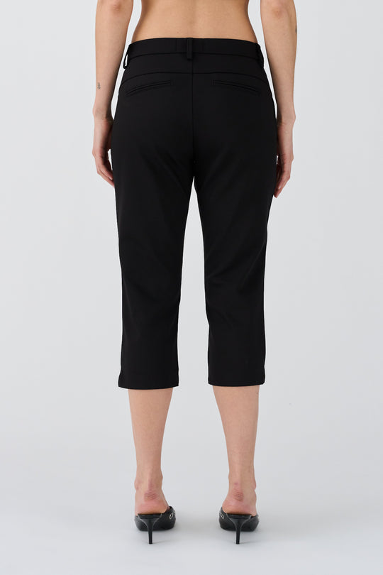 Sorte slim fit bukser fra IVY Copenhagen i blød bomuldsblanding med høj stretch og franske sidelommer. 
