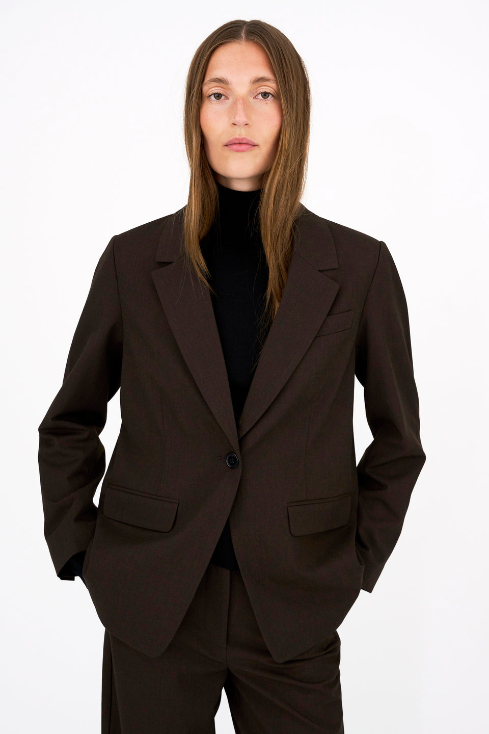 IVY Copenhagen Andrea Essential Blazer i espresso brown.