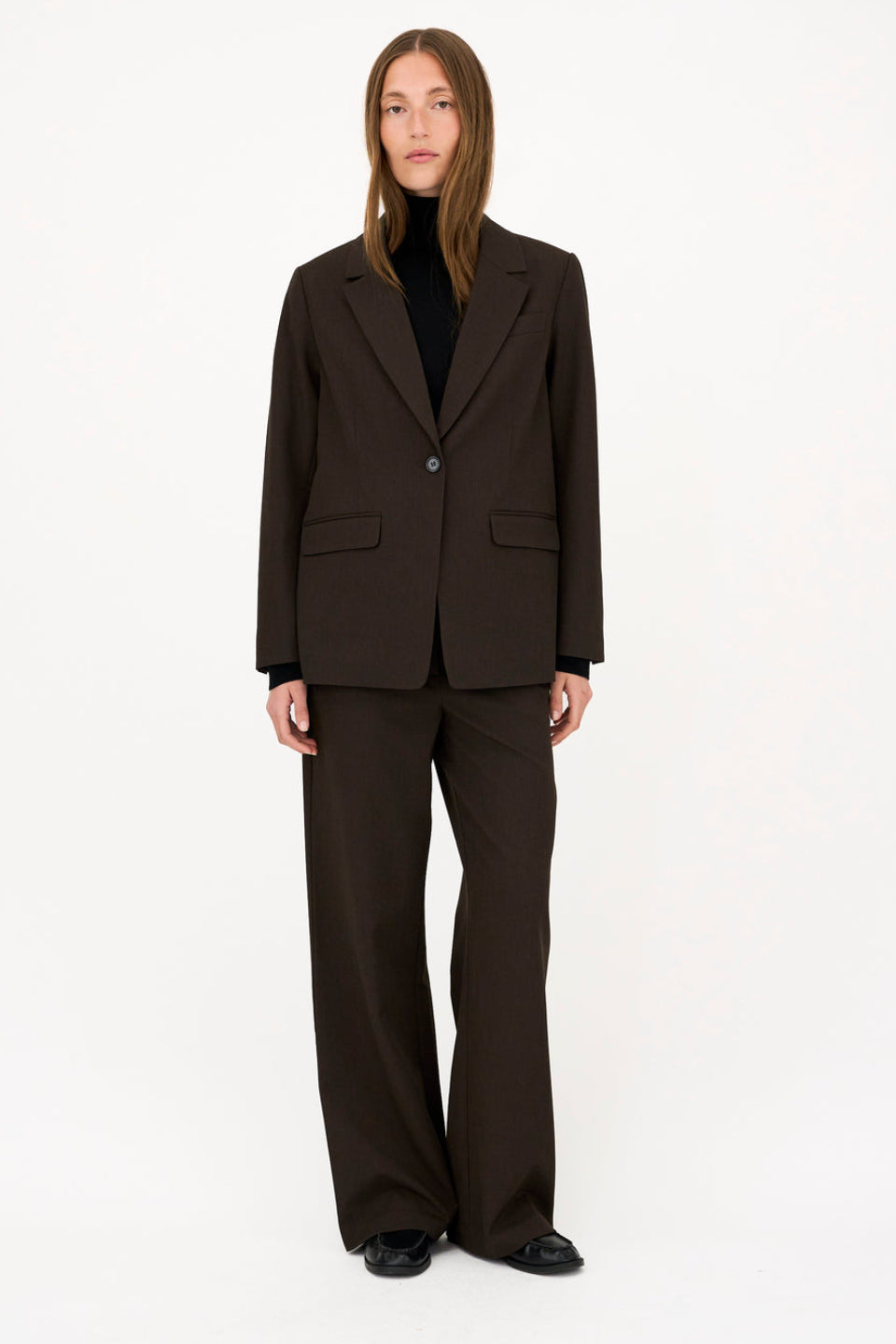 IVY Copenhagen Andrea Wide Pant i espresso brown med vide ben.