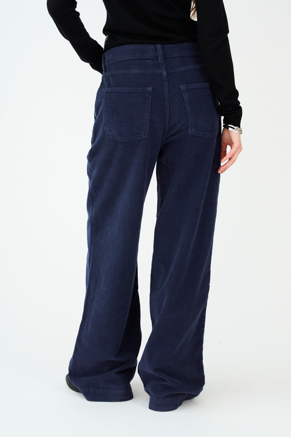 IVY-Augusta French Jeans i eksklusivt navy babyfløjl med høj talje og brede, lige ben.