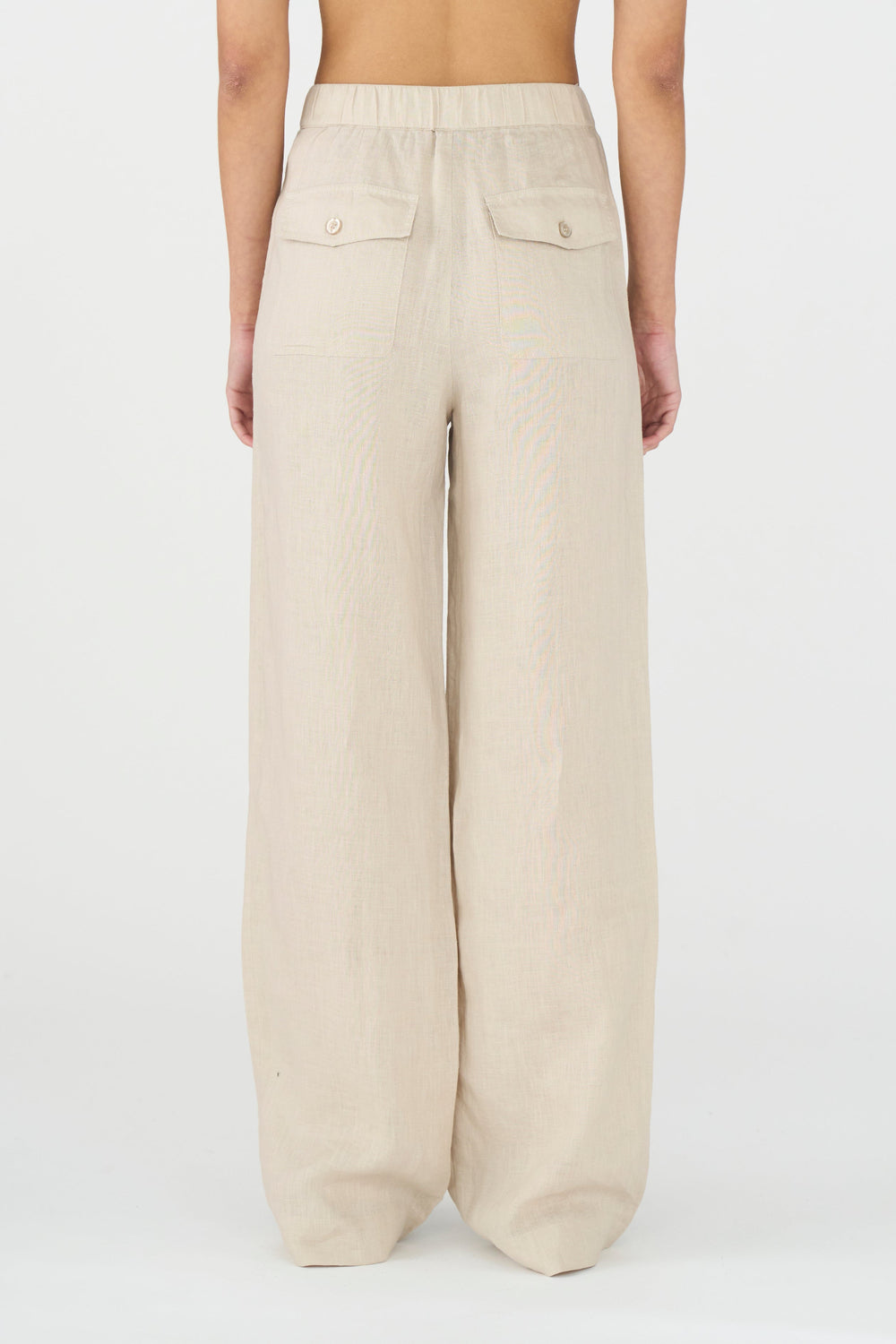 IVY Copenhagen Augusta 70's Linen Pant – højtaljede hørbukser med brede ben, forlommer og klassisk lukning. Let og stilfuld sommerfavorit. Cassandra.dk