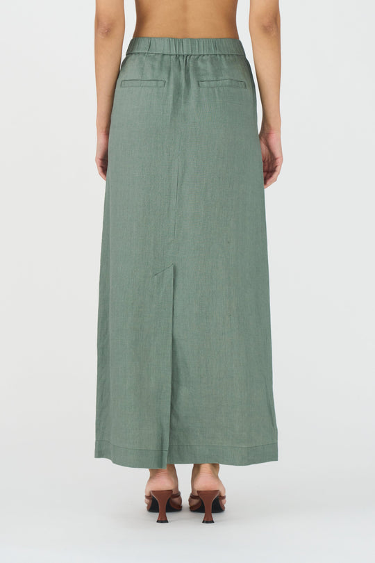Opdag IVY Copenhagen Augusta 70's Linen Skirt i Dusty Steel Green – en åndbar, funktionel og stilfuld midi-nederdel. Tidløs og alsidig. 