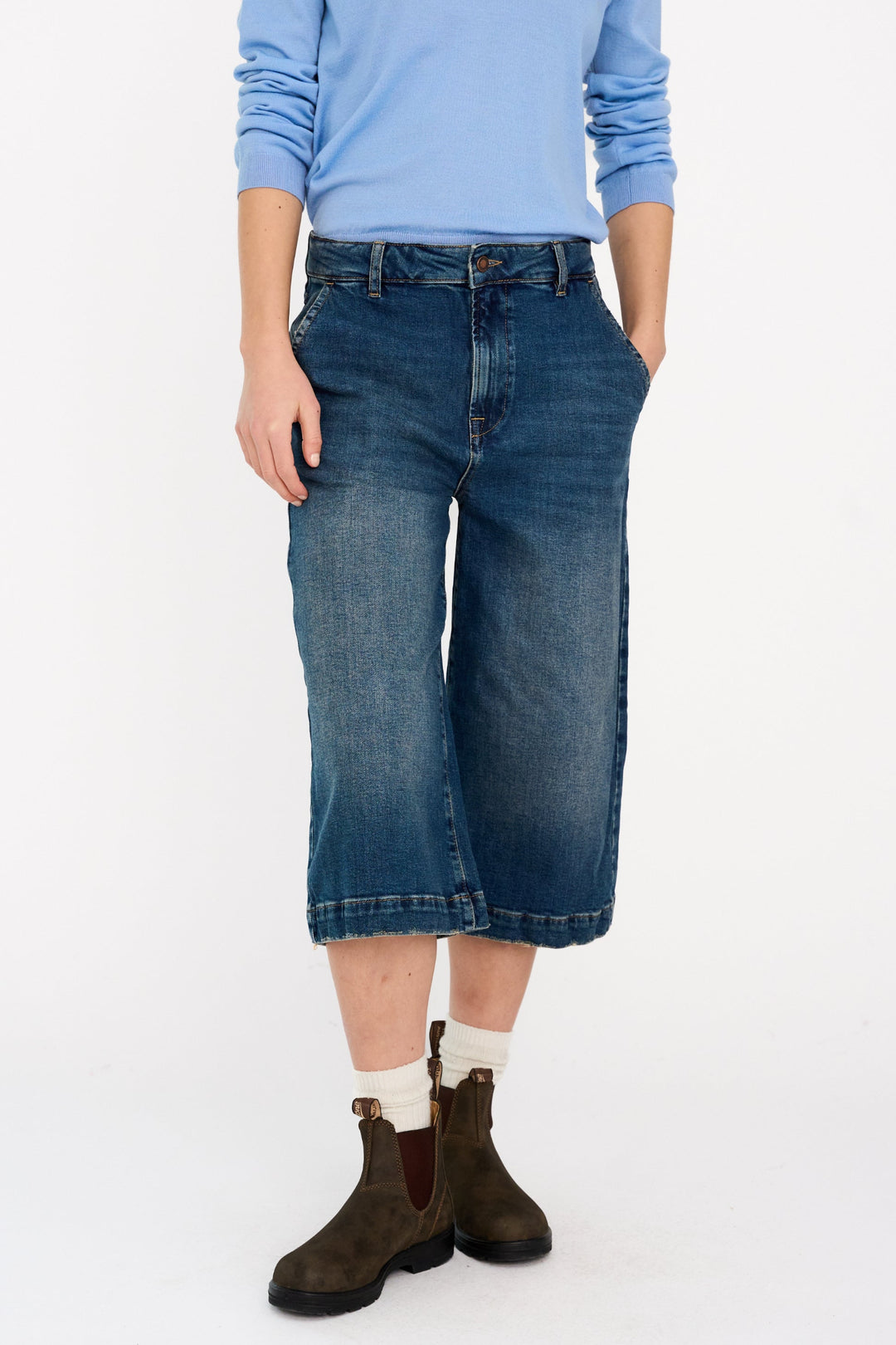 IVY Copenhagen Augusta French Culotte jeans i mid-blue denim med høj talje og brede cropped ben.