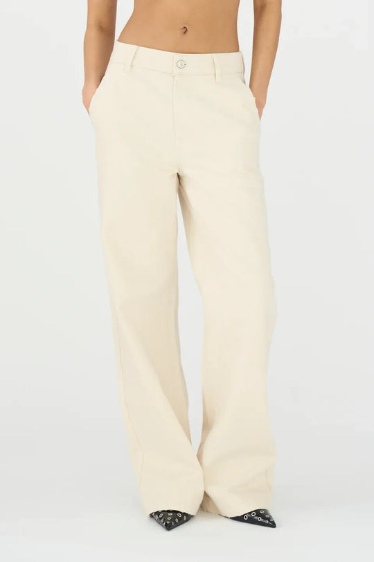IVY Copenhagen Augusta French Jeans – ecru jeans med høj talje og bred, lige ben. Tidløs elegance og komfort i 100% bomuld.