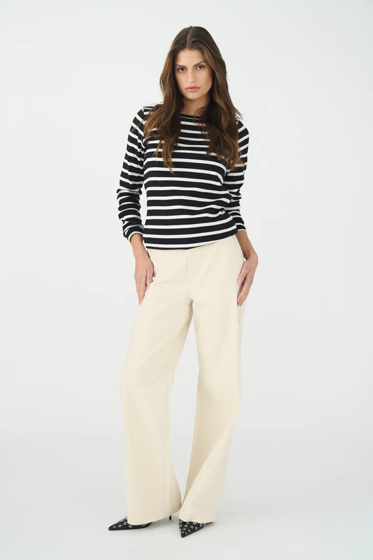 IVY Copenhagen Augusta French Jeans – ecru jeans med høj talje og bred, lige ben. Tidløs elegance og komfort i 100% bomuld.