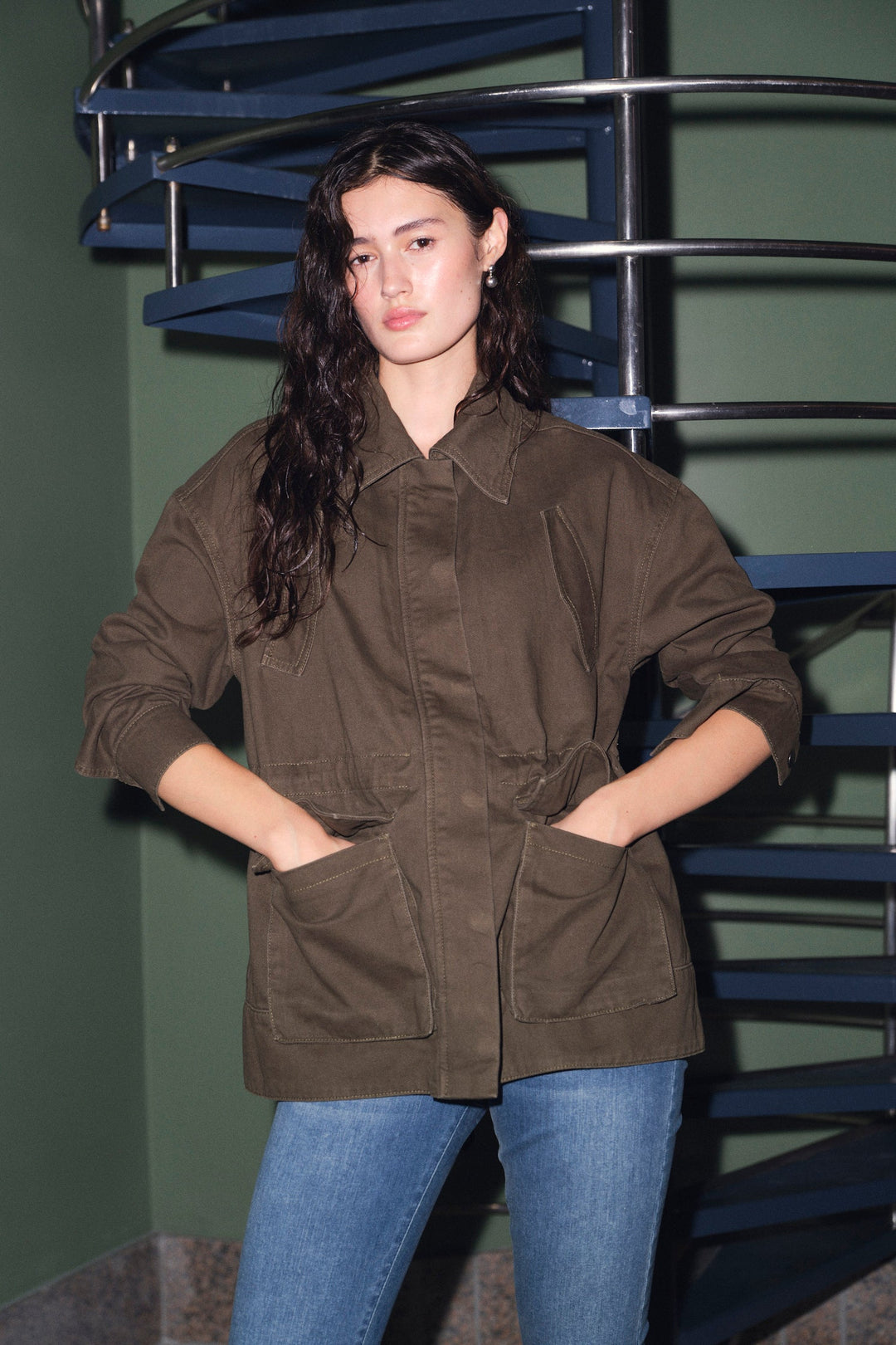 IVY Copenhagen Brooke festival jakke i olive med store lommer og relaxed fit.