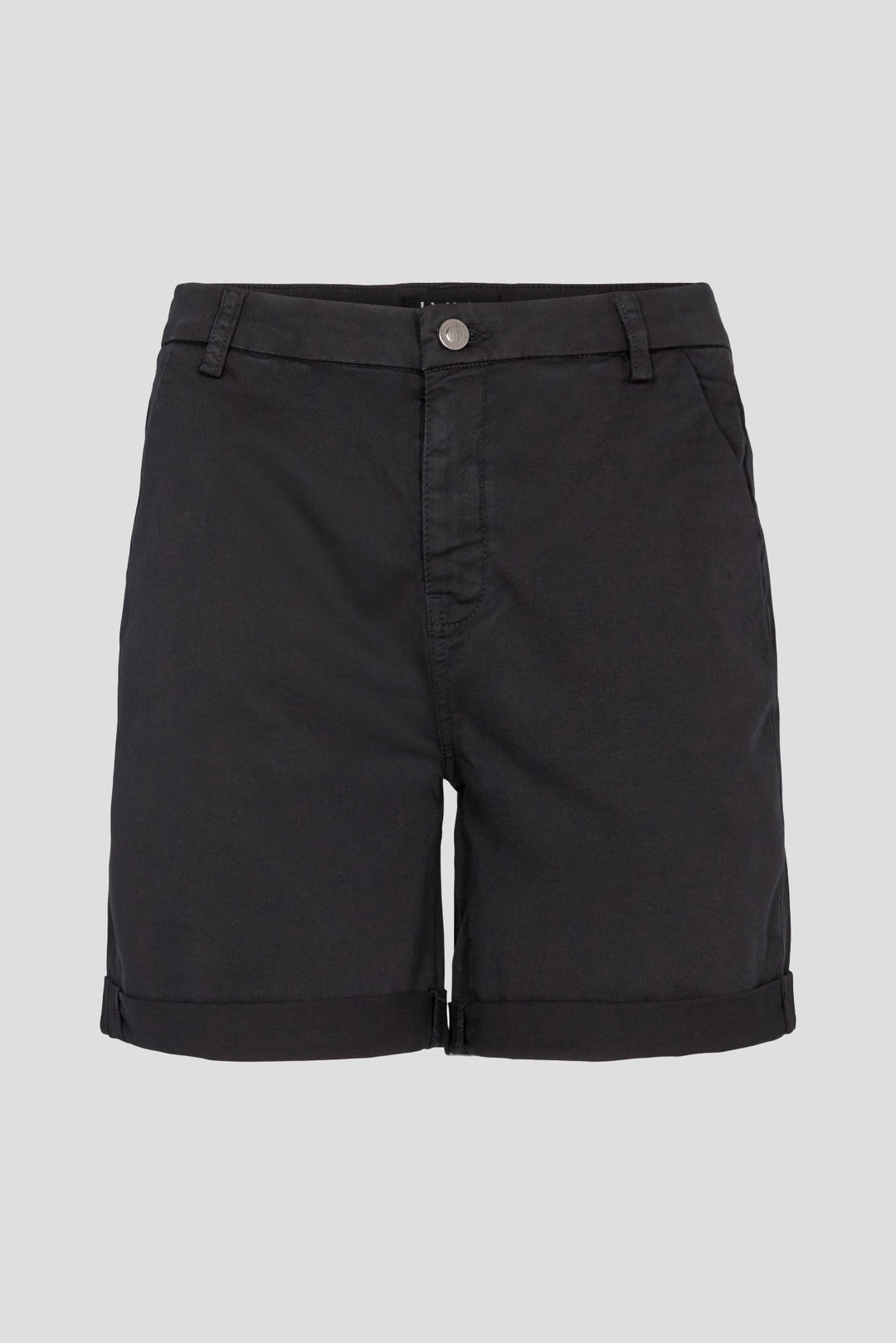 Karmey Chino Shorts fra IVY Copenhagen – casual elegance med mid-rise pasform, stretch og faste opsmøg. Perfekte til sommerens afslappede looks.