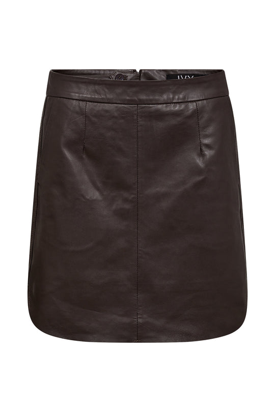 IVY-Kylie miniskirt i ægte lammeskind i farven Expresso Brown med høj talje og A-formet snit.