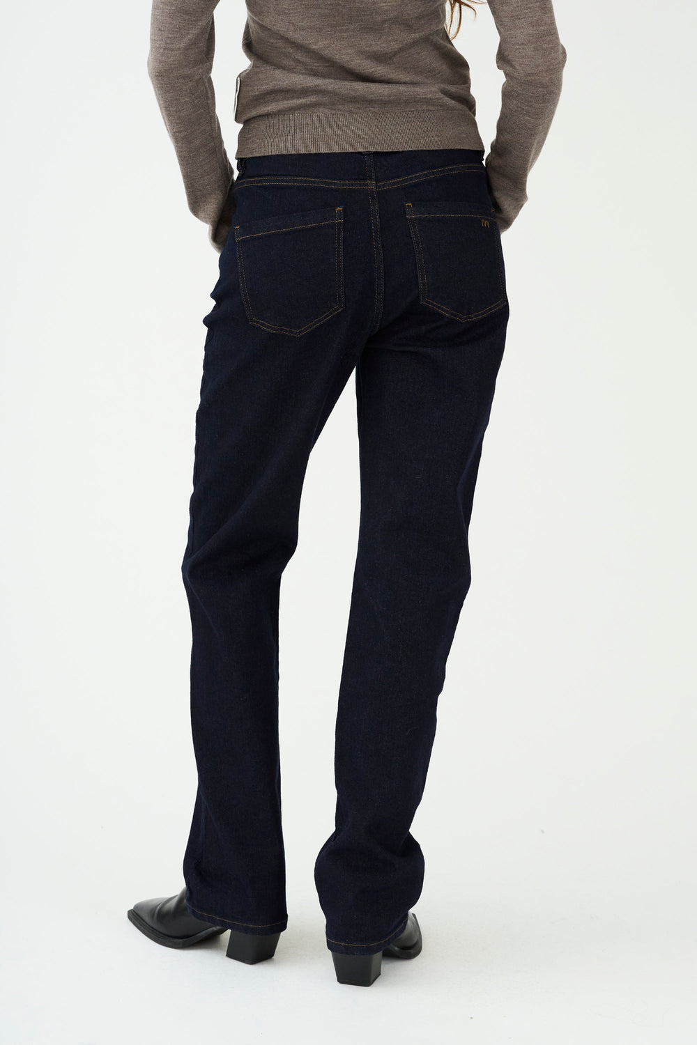 IVY-Lulu jeans i dark rinse wash med høj talje og lige ben.