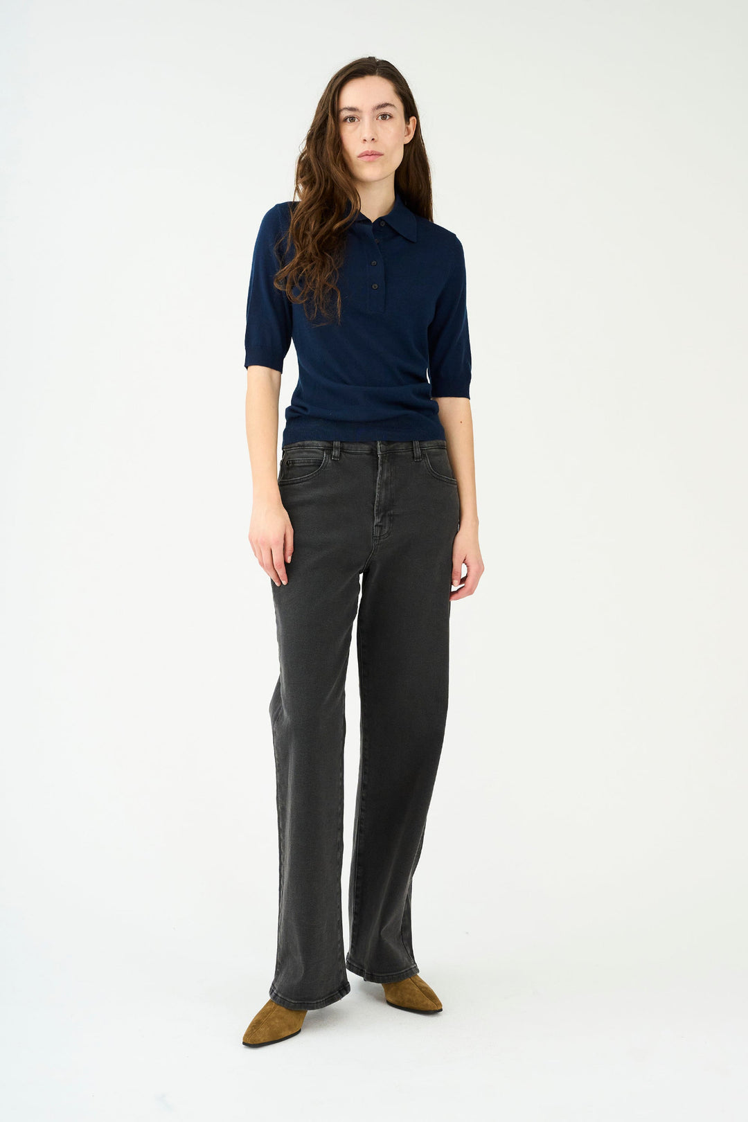 IVY Copenhagen Mia Jeans – Vasket sort med høj talje og klassisk straight fit. Cool og komfortable med perfekt stretch.