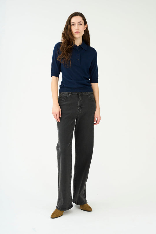 IVY Copenhagen Mia Jeans – Vasket sort med høj talje og klassisk straight fit. Cool og komfortable med perfekt stretch.