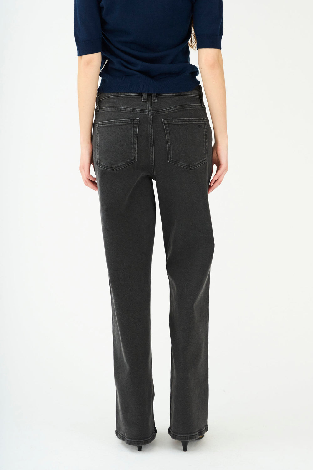 IVY Copenhagen Mia Jeans – Vasket sort med høj talje og klassisk straight fit. Cool og komfortable med perfekt stretch.