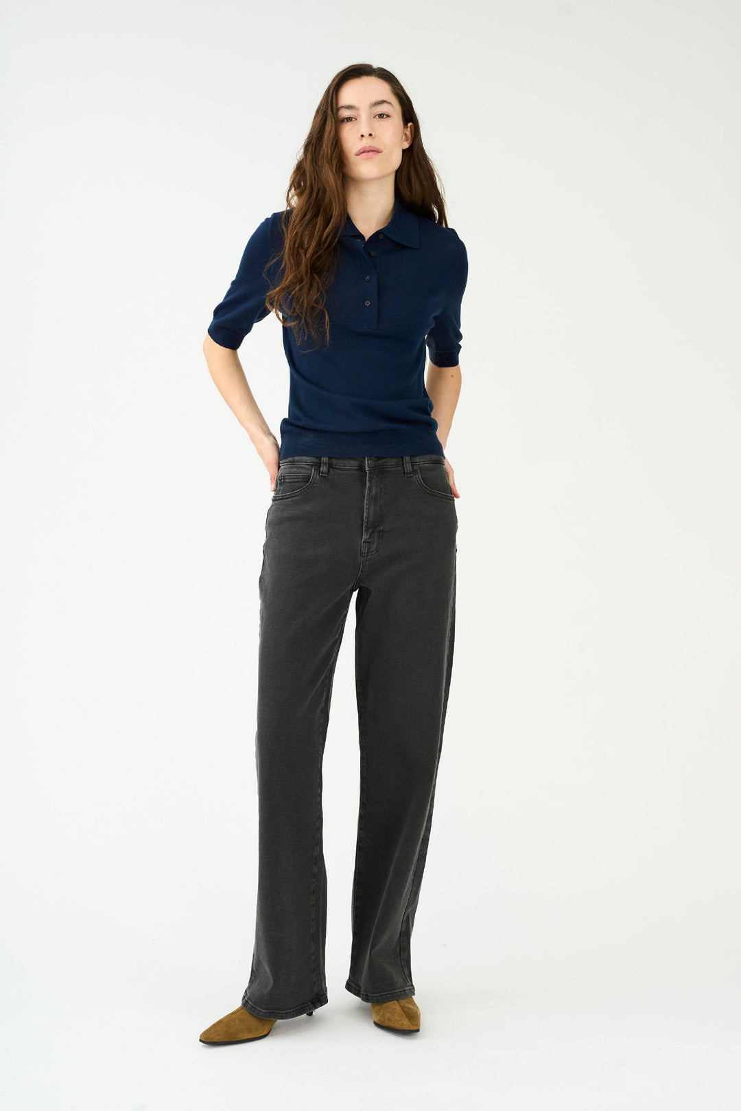 IVY Copenhagen Mia Jeans – Vasket sort med høj talje og klassisk straight fit. Cool og komfortable med perfekt stretch.
