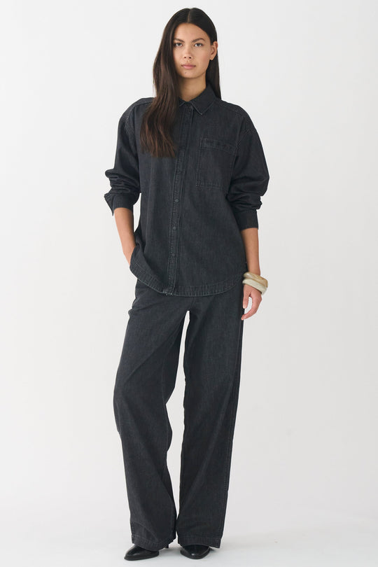 IVY Copenhagen Queen Matti Oversize Skjorte – Afslappet Stil i Blødt Sort Denim