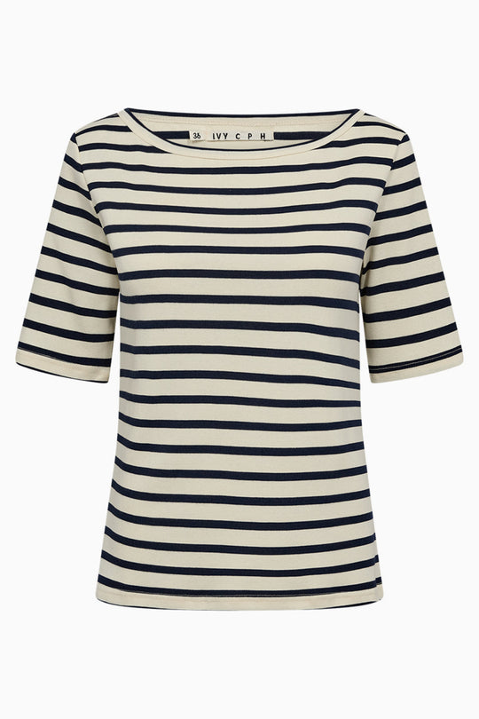 IVY Copenhagen Stix stribet oversized T-shirt med boat neckline og korte ærmer.