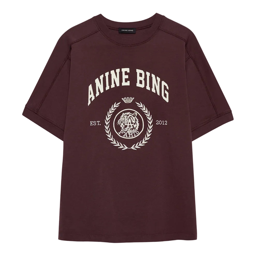 Anine Bing Jaylin Tee Collegiate i fig med broderet collegiate-logo.
