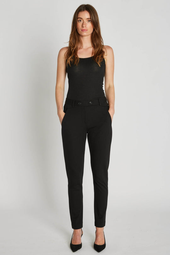 New Feast Pants fra PBO – klassiske bukser med vide ben, praktiske sidelommer og bæltestropper. 