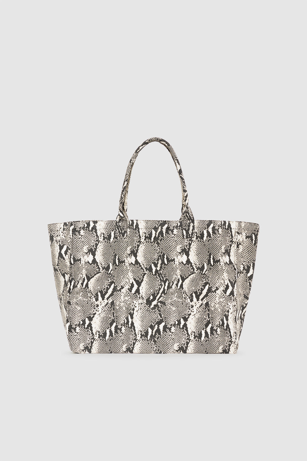 Anine Bing Leo Canvas Tote i python-print – rummelig canvas-taske med sorte og hvide pythonmønster og Anine Bing screen-trykt logo.
