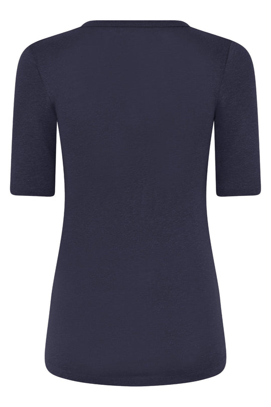 La Rouge Lise Linen T-shirt i navy – let og luksuriøs T-shirt i viskose og hør med en smigrende pasform.