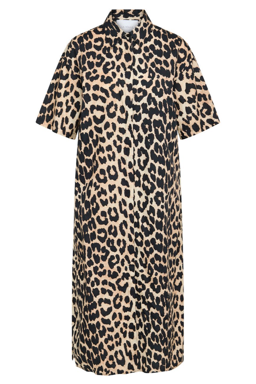 La Rouge Leonora Shirt Dress i Leopard – Stilfuld Kjole med leopardprint