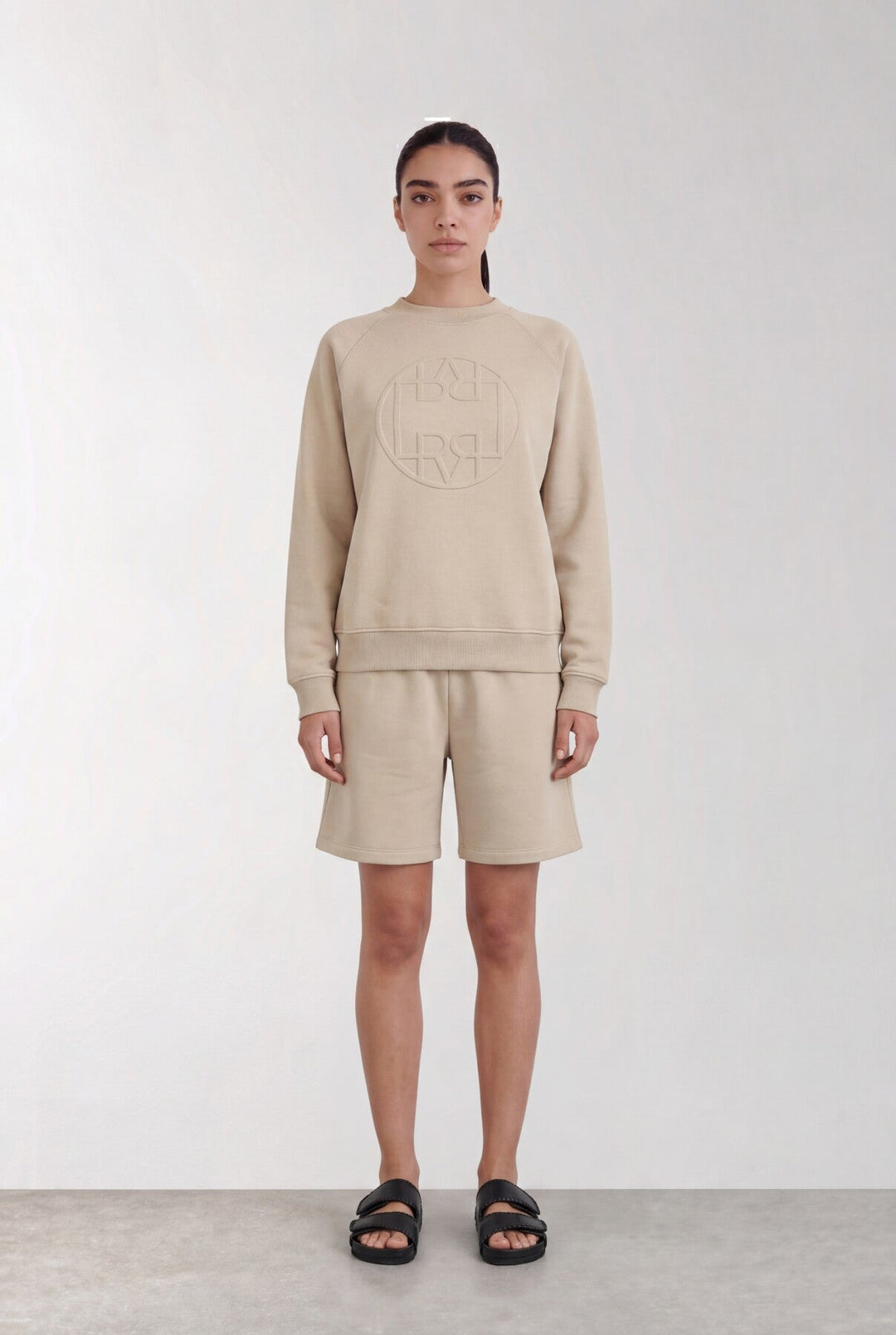 Leveté Room Nuka 11 sweatshirt i island fossil med 3D-logo og rund hals.