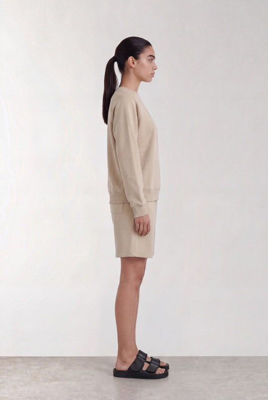 Leveté Room Nuka 11 sweatshirt i island fossil med 3D-logo og rund hals.