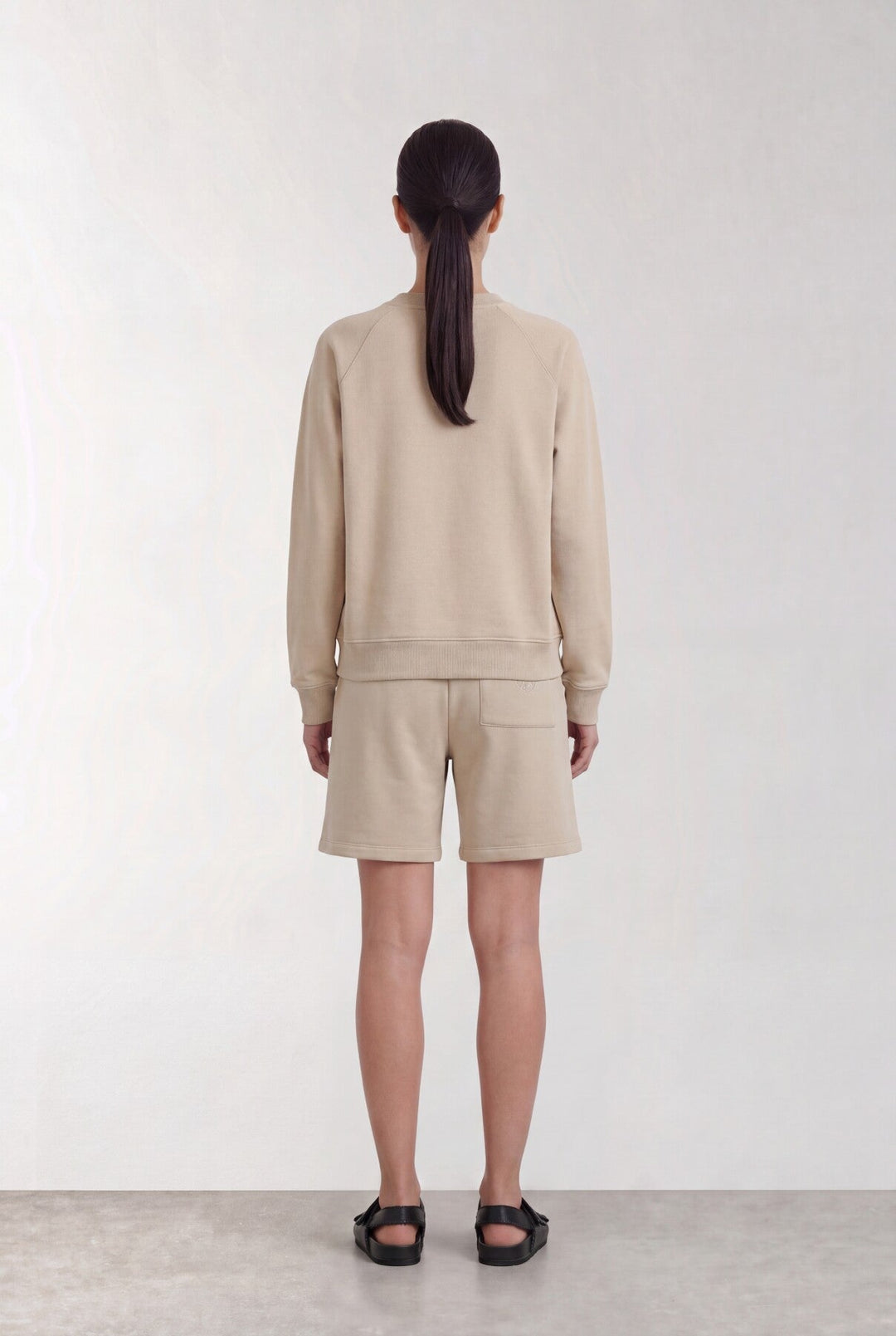 Leveté Room Nuka 11 sweatshirt i island fossil med 3D-logo og rund hals.