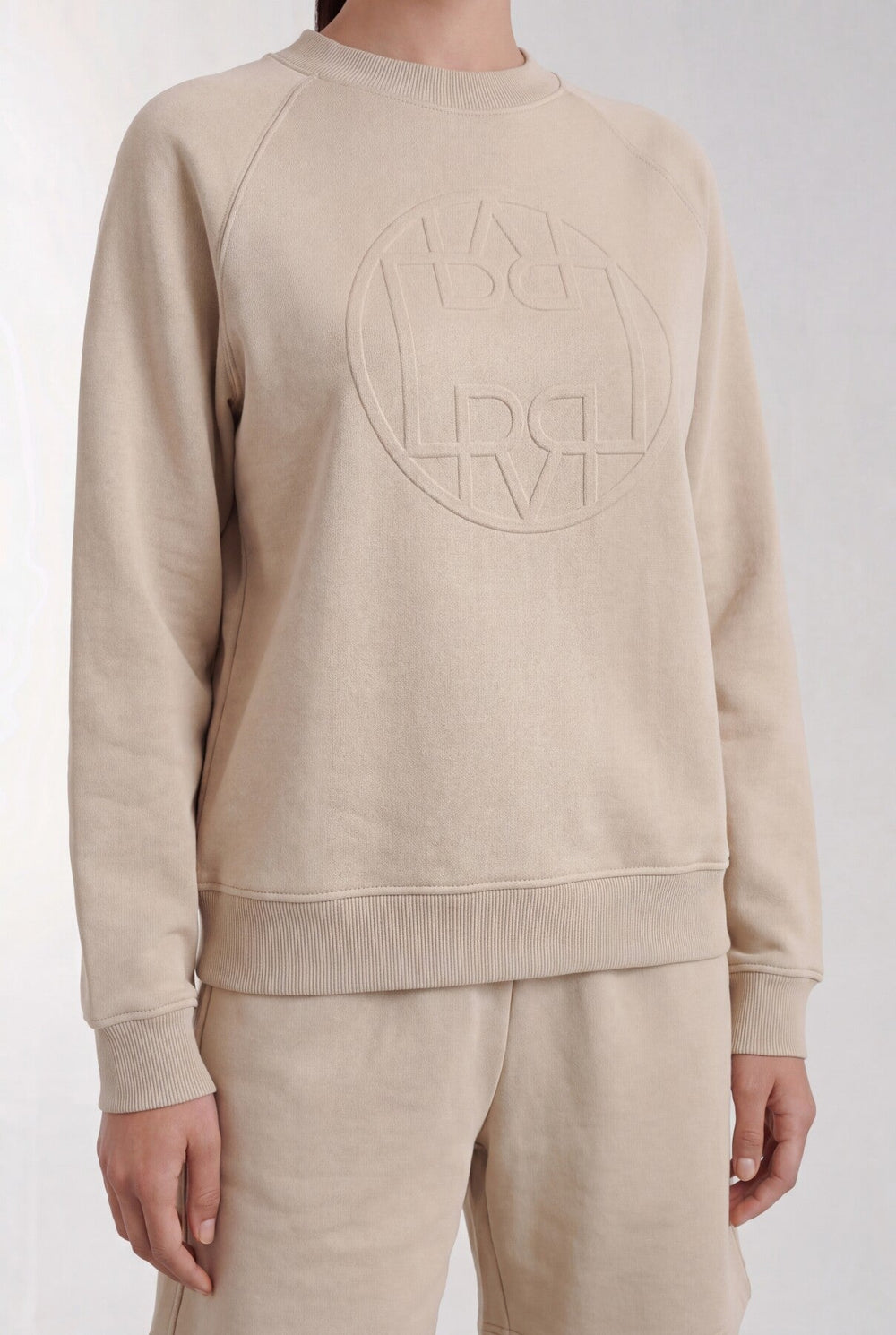 Leveté Room Nuka 11 sweatshirt i island fossil med 3D-logo og rund hals.