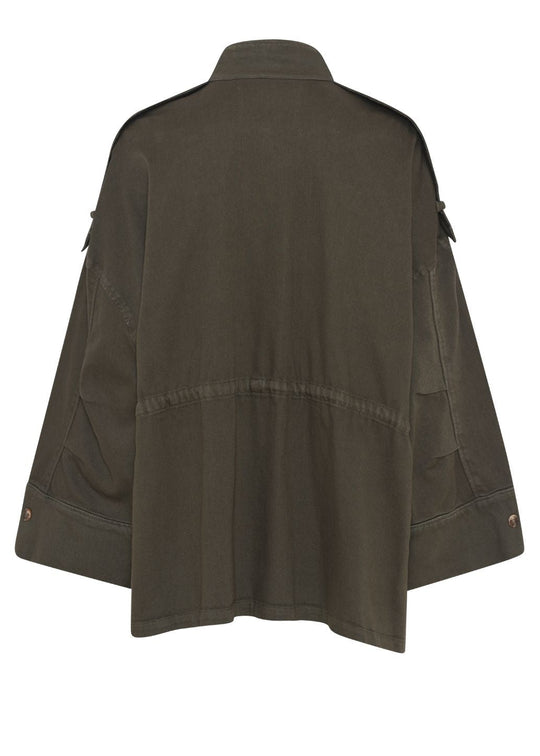 La Rouge Line oversized jakke i hunter green med lommer og bindebånd i taljen.