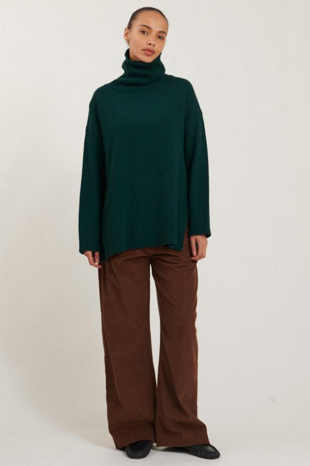 Basic Apparel Sweater Line T neck rain forest Cassandra
