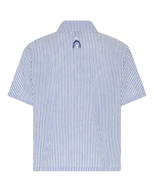 La Rouge Lou Shirt i blå striber – let skjorte i bomuld med boxy pasform og klassisk krave. Cool unisex-look til varme dage. 