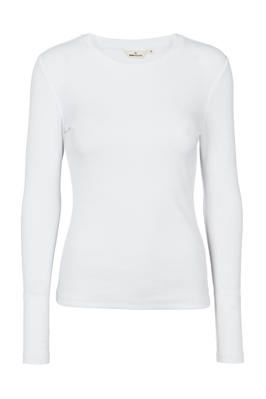 Basic Apparel Ludmilla LS Tee i hvid  – tætsiddende t-shirt i økologisk bomuld med ribstruktur, lange ærmer og afrundet hals.
