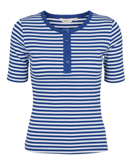 Basic Apparel Ludmilla Stripe T-shirt – stribet T-shirt med knapper og korte ærmer.