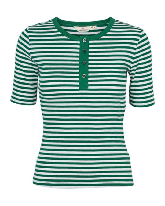 Basic Apparel Ludmilla Stripe T-shirt – stribet T-shirt med knapper og korte ærmer.