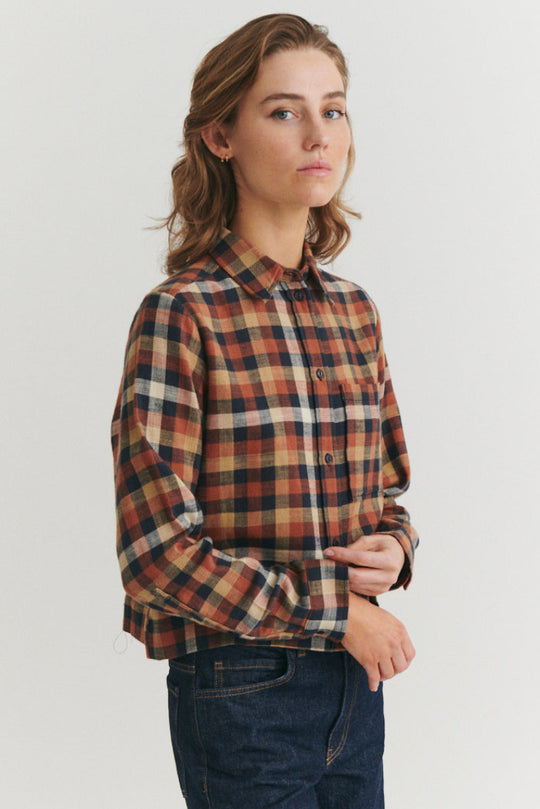 Basic Apparel Nalli Shirt i tern set bagfra