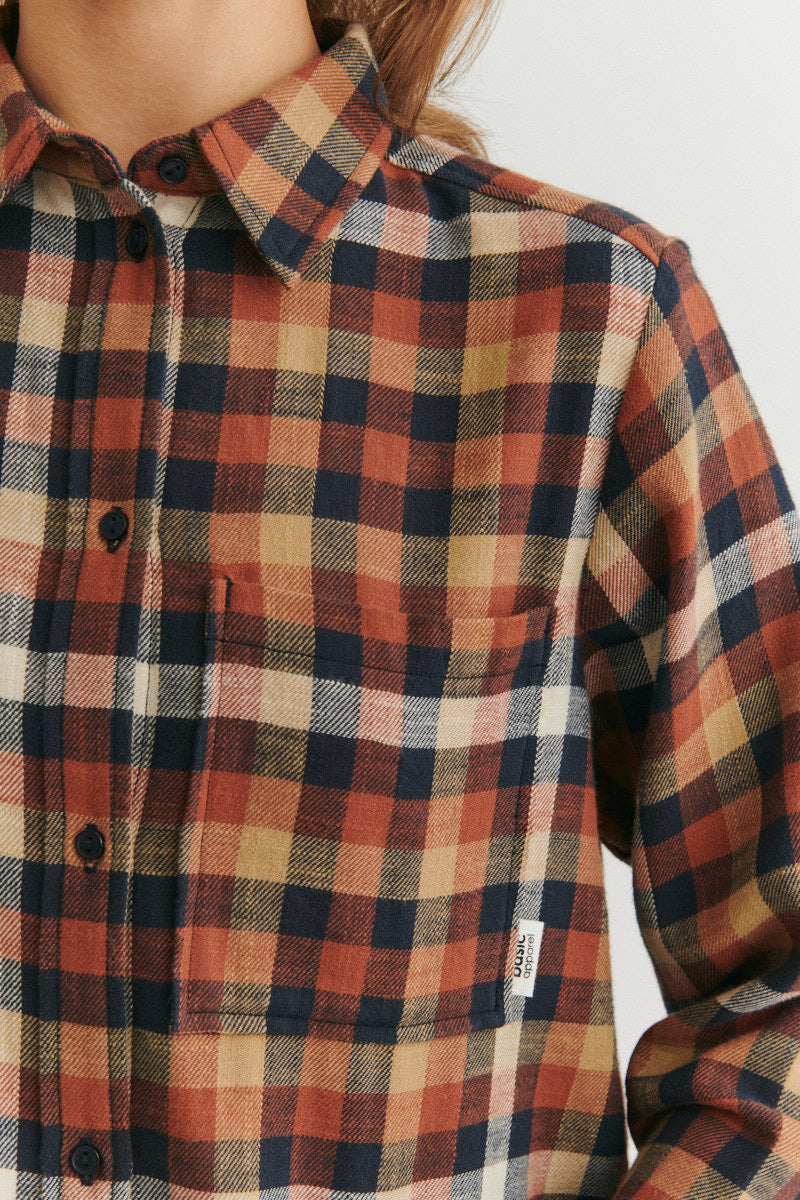 Basic Apparel Nalli Shirt i ternet økologisk bomuld