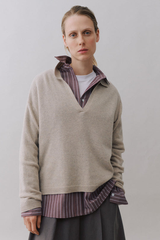 Beta Studios Naya Polo i sand melange i 100% cashmere.