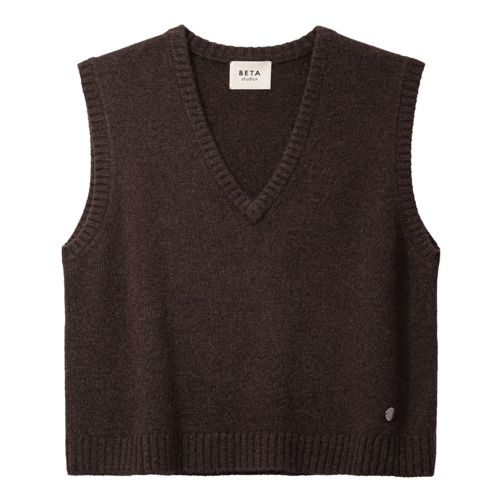 Beta Studios Ninka Vest i compost i 100% cashmere.