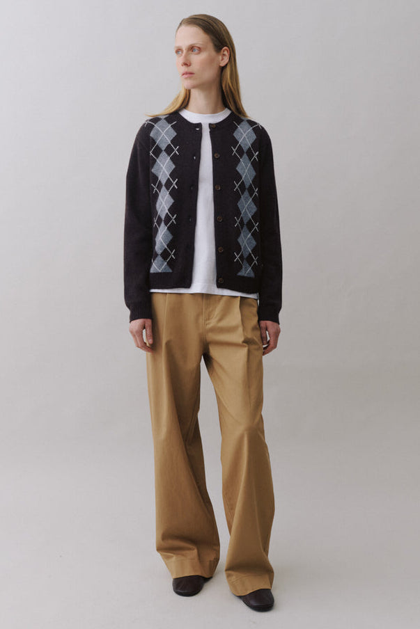 Beta Studios Noelle Cardigan med argylemønster i compost, derby og moon.