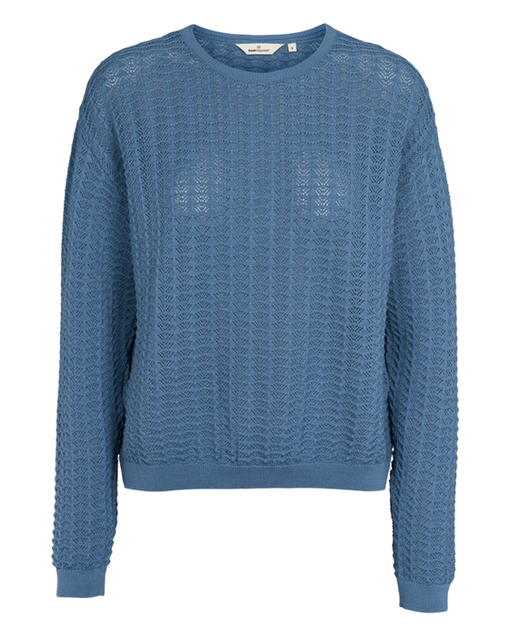 Basic Apparel Osi Sweater, strikket i 100% økologisk bomuld med en løs pasform, rund hals og et struktureret mønster.

