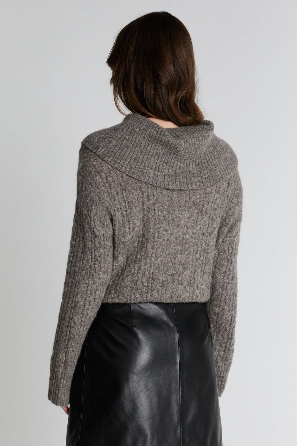 Kosta Knit fra PBO i beige melange set på model