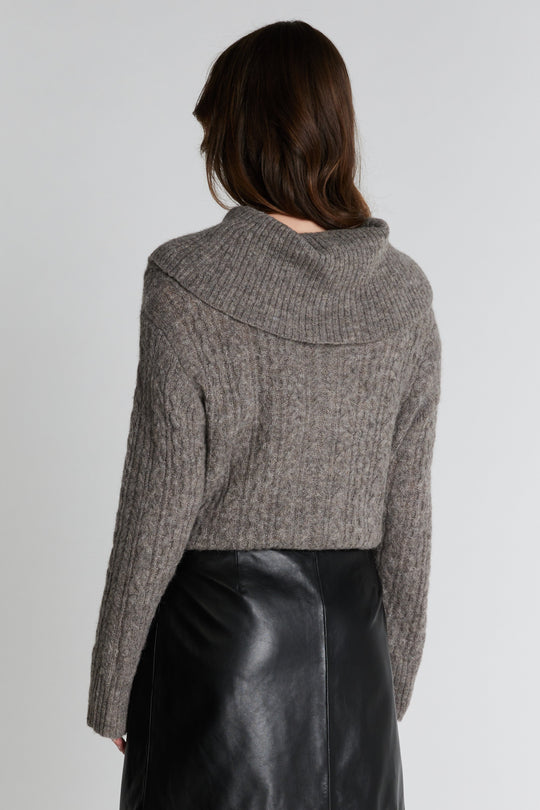 Kosta Knit fra PBO i beige melange set på model