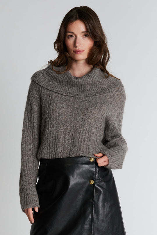 PBO Kosta Knit striktrøje i beige melange set forfra