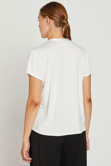 PBO Gerbil Top i star white – en klassisk bluse med silkefront, og stand-up krave.
