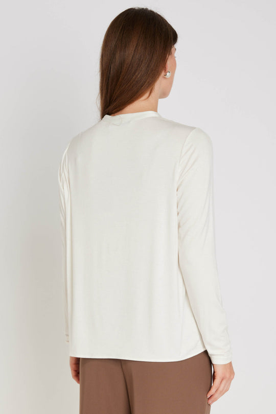 PBO Kopala Blouse i Star White – elegant bluse med rund halsudskæring og fine læg foran.
