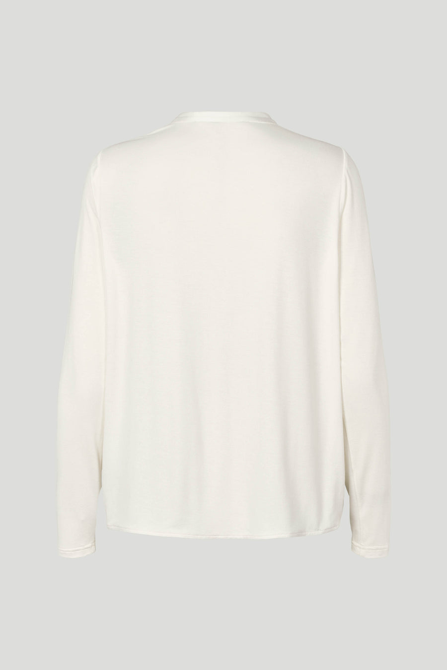 PBO Kopala Blouse i Star White – elegant bluse med rund halsudskæring og fine læg foran.
