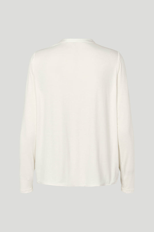 PBO Kopala Blouse i Star White – elegant bluse med rund halsudskæring og fine læg foran.
