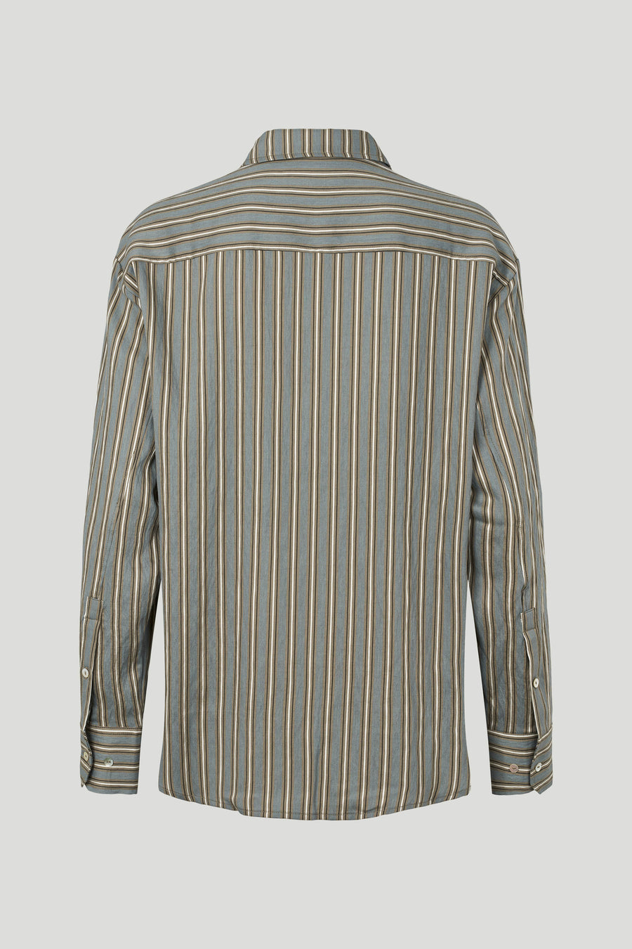 PBO Lizzy Shirt i khaki stripe – klassisk skjorte med stribet mønster, almindelig pasform, lange ærmer med manchet og afrundet kant.
